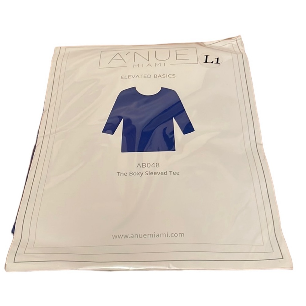 A’nue Miami Boxy 3/4 sleeved tee
(NWT) in Electric (Blue). Size LI (XL)